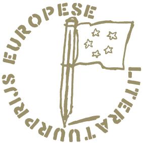 Het logo van de Europese Literatuurprijs in het goud. In het midden staat een pen met daaraan de Europese vlag. Daaromheen staat de naam van de prijs.
