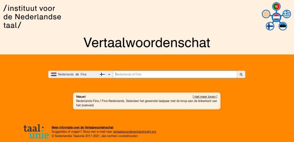 Een screenshot van de online applicatie Vertaalwoordenschat. Midden in beeld staat een zoekbalk, met links daarnaast het woordenboek Nederlands-Fins geselecteerd.