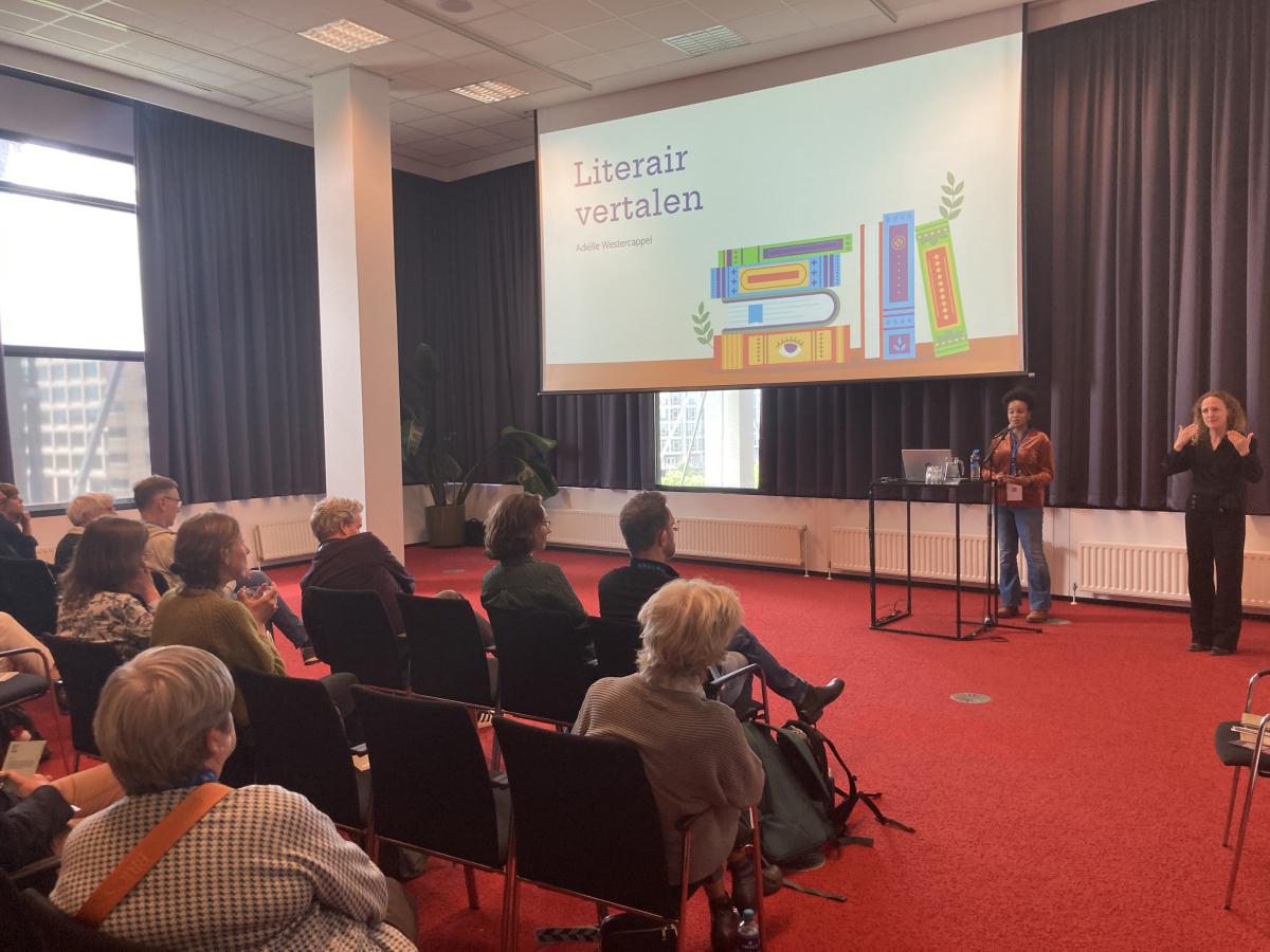 zaal met toehoorders tijdens een workshop literair vertalen op Nederlands Centraal